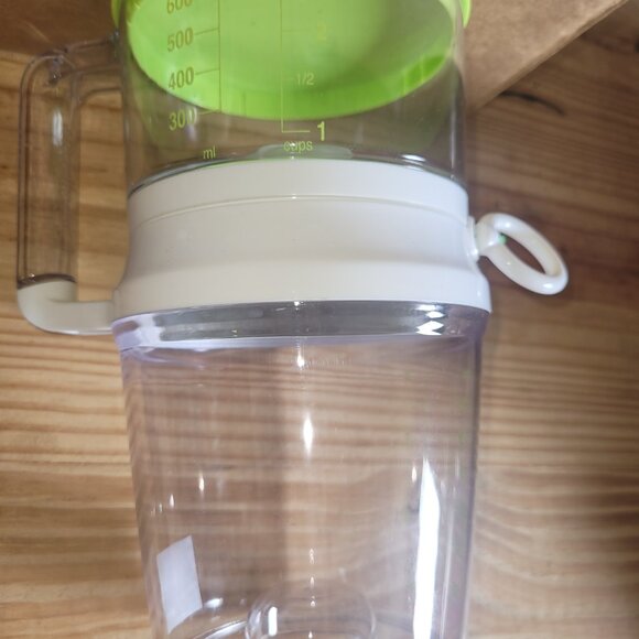 Bakelicious Swift Sift with Measuring Cup * Baking Sifter * Measuring Cup - Picture 3 of 4